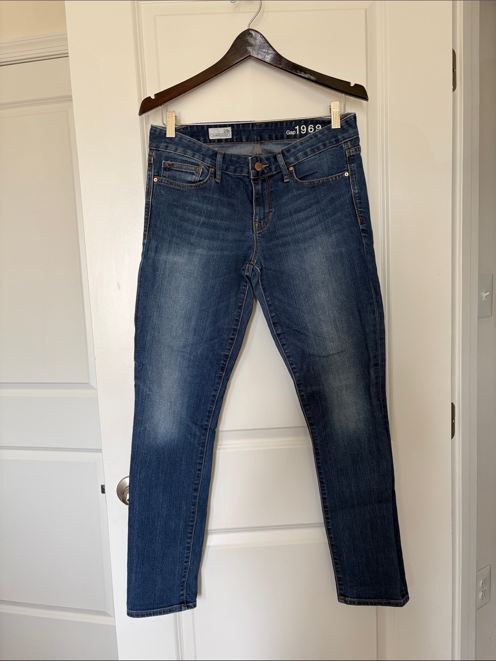 GAP Women's Skinny Jeans in Dark Blue Wash